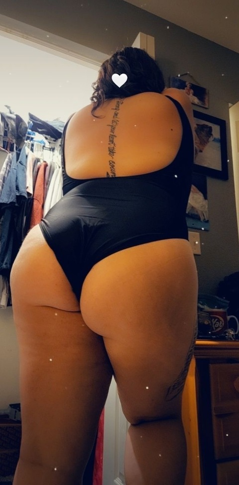 bigbootybella111 onlyfans leaked picture 1