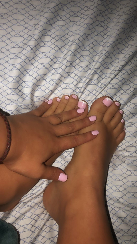 footsiegaloree onlyfans leaked picture 1