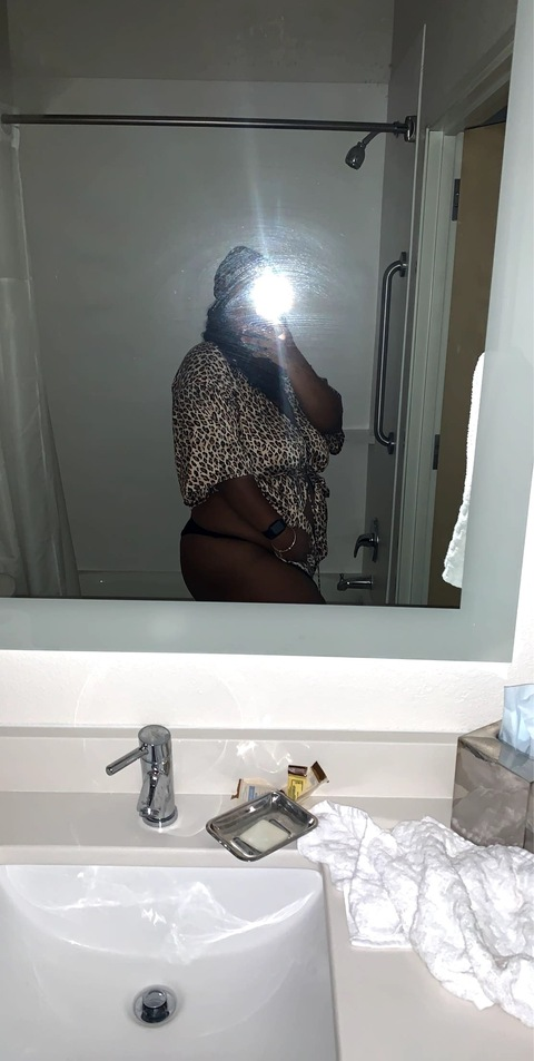 freakyniique onlyfans leaked picture 1