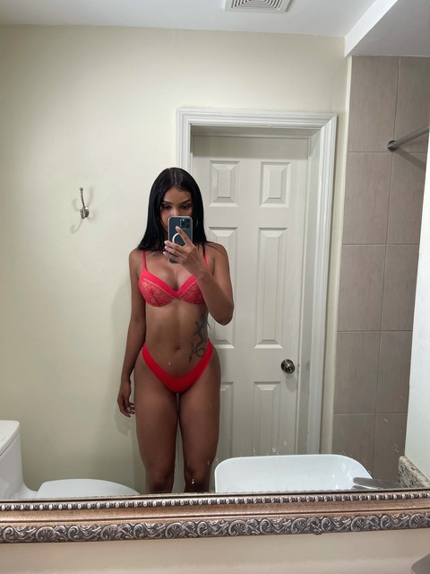 gabisantosts onlyfans leaked picture 1
