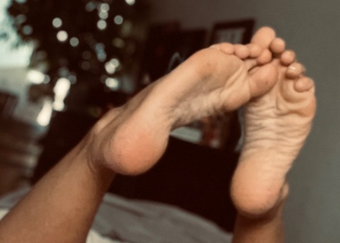 llaycresttoes onlyfans leaked picture 1
