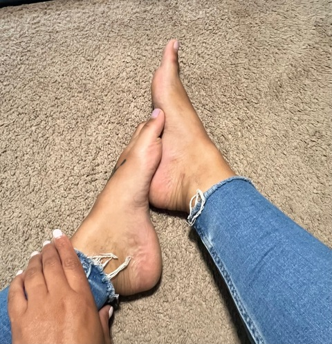 mixed-girl-feet onlyfans leaked picture 1