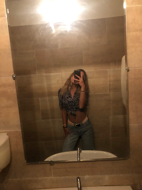sarah0303 onlyfans leaked picture 1