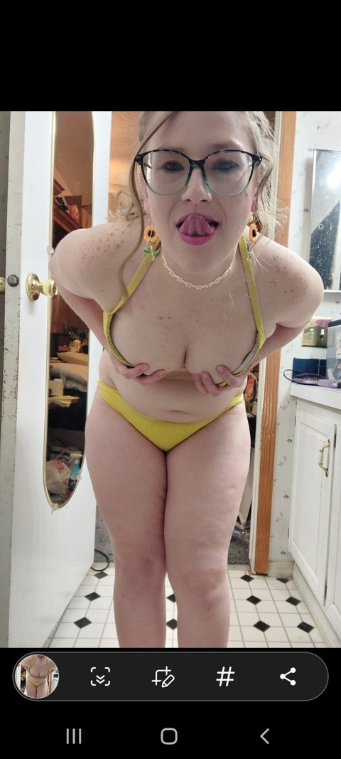 sunflowergirl21 onlyfans leaked picture 1